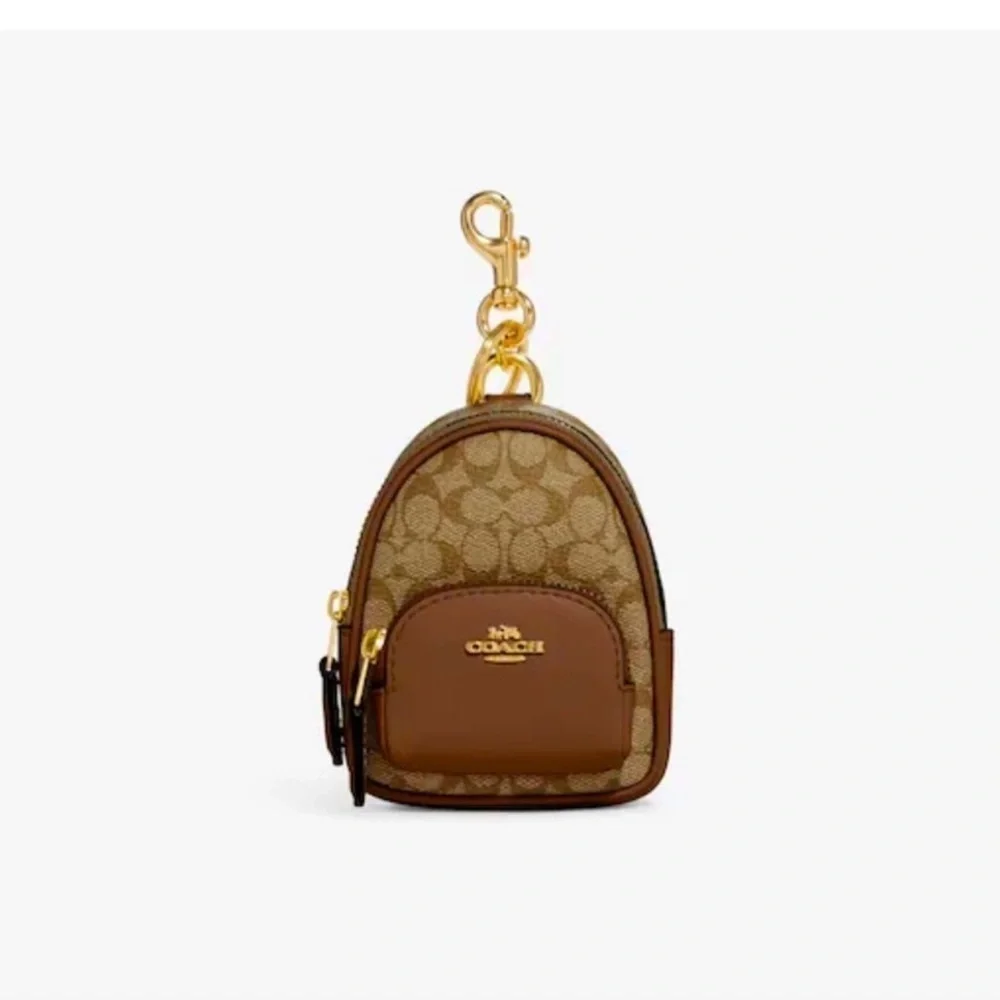100% Authenti‹ Coach mini backpack charm Brand new with tag. Brown Beige.